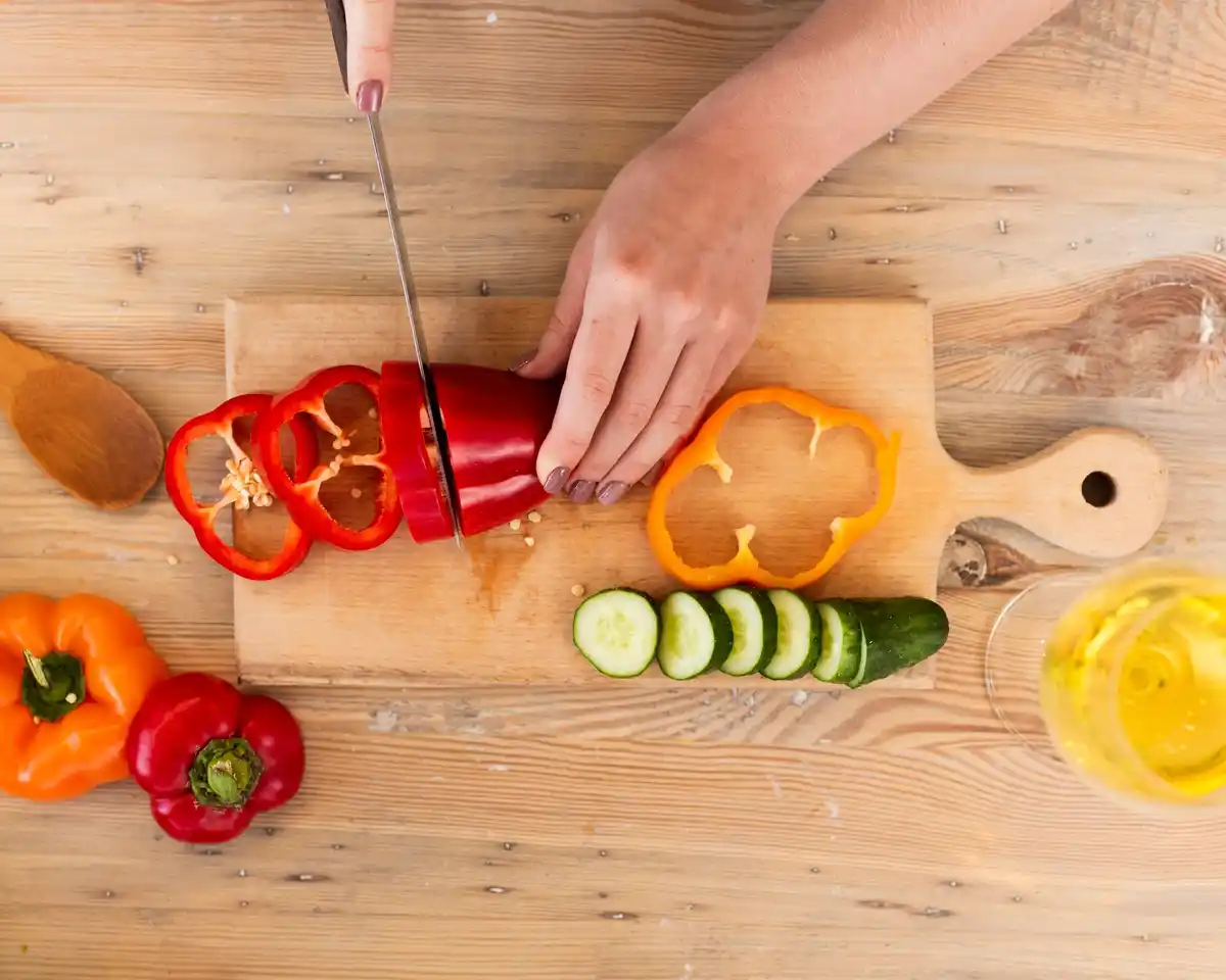 kitchen hacks saving time vegetables cutting cooking