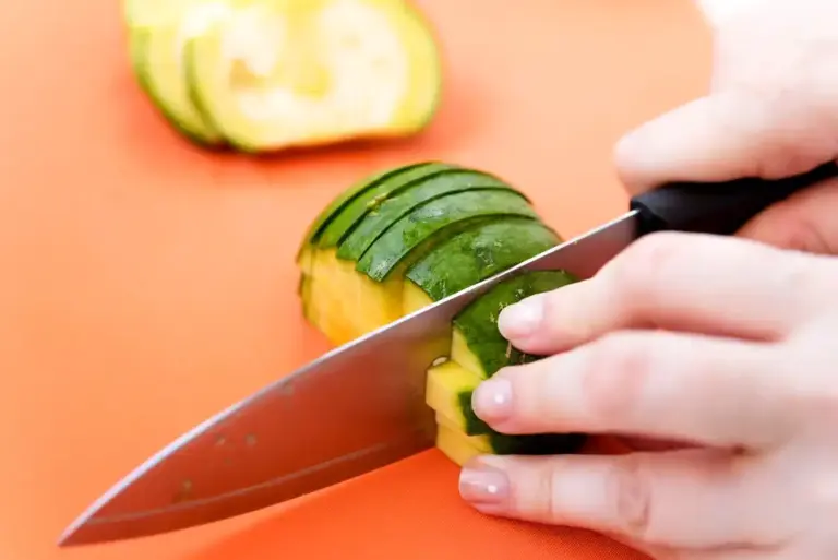 cutting avocado without mess