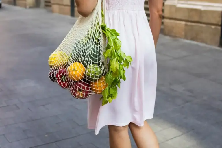 eco friendly daily life Netherlands bicycle reusable bags groceries