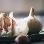 peeling garlic easily kitchen hack
