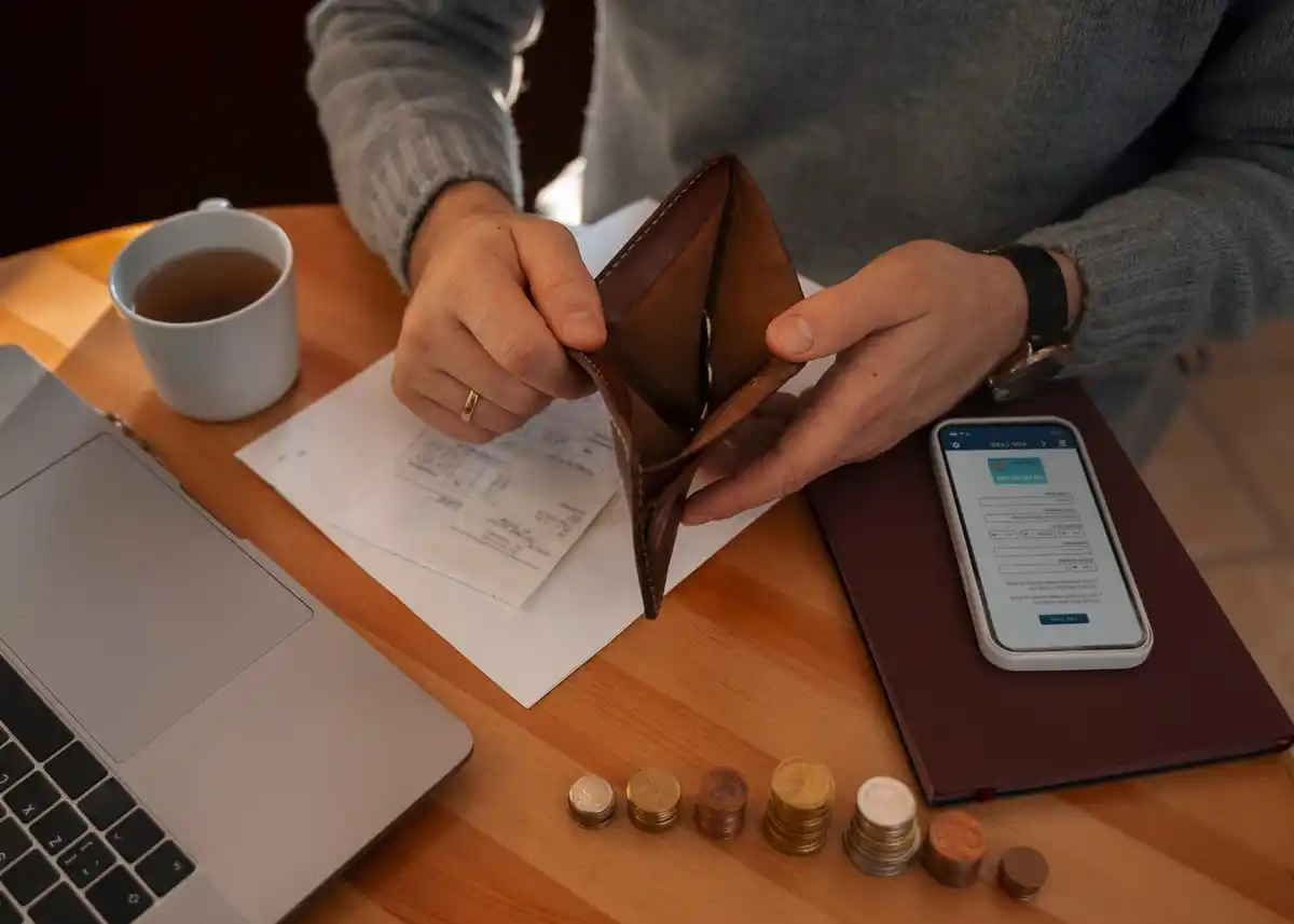 personal finance tips Netherlands wallet money