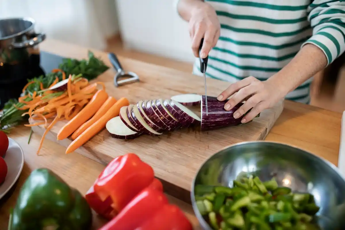 common kitchen mistakes cooking stove vegetables chopping preparation