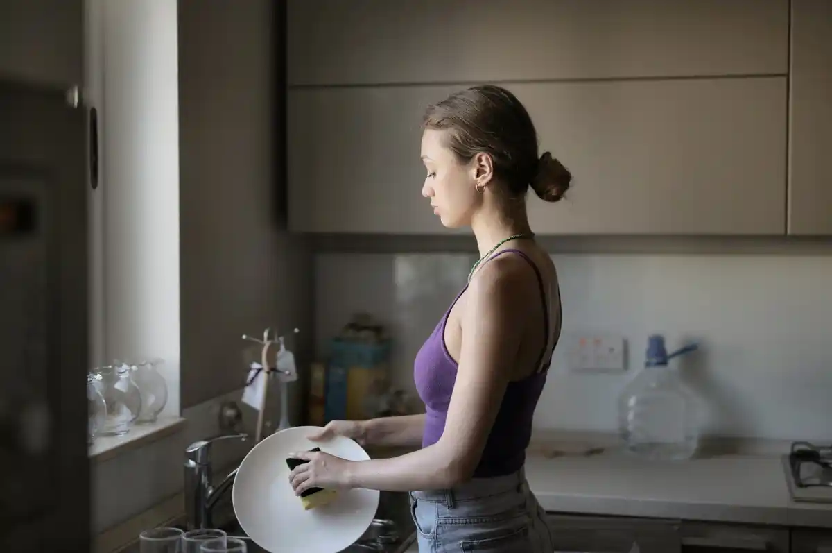 woman washing dishes faster kitchen hack