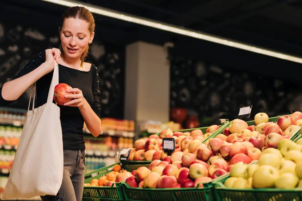 smart money saving tips Netherlands grocery shopping