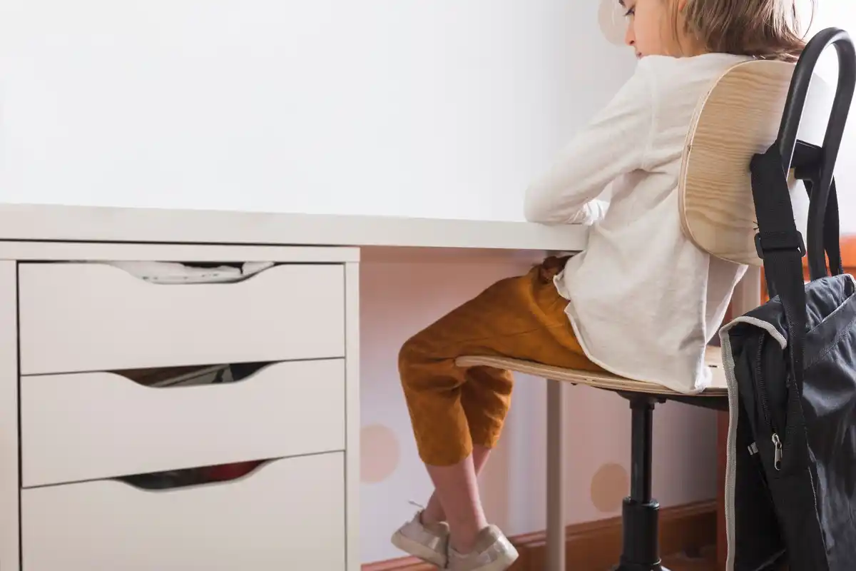 home decluttering tips organized room