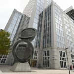 Brussel verdedigt lening aan Oekraïne als 'rechtszeker' na dreigement van Rusland om Euroclear te dagvaarden