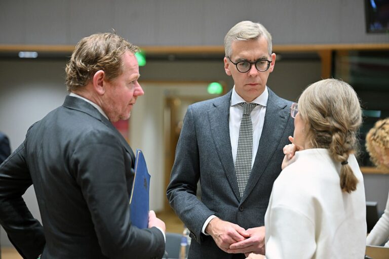 EU-ministers ondertekenen omvangrijk migratie-akkoord, maar mensenrechtenorganisaties waarschuwen voor dreigende 'politie Staat'