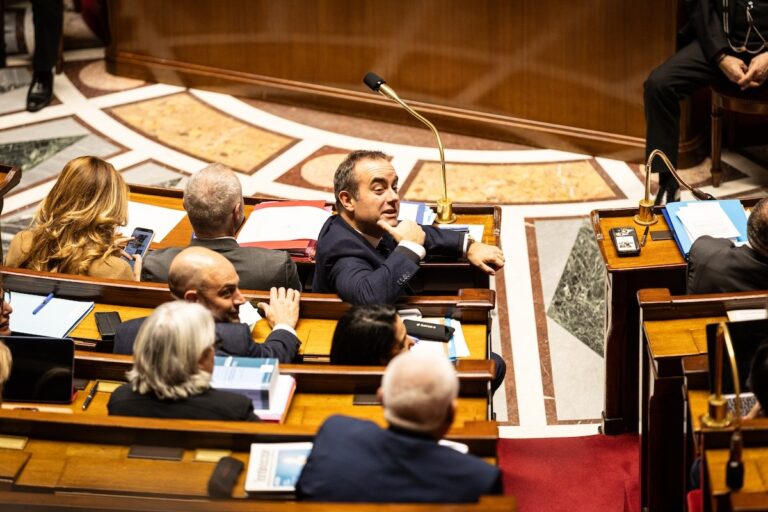Het kritieke moment voor het Franse socialezekerheidsplan: Lecornu onder druk in het Parlement