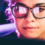 Hoe snel kunstmatige intelligentie de journalistiek transformeert — en waarom het vertrouwen onder druk staat