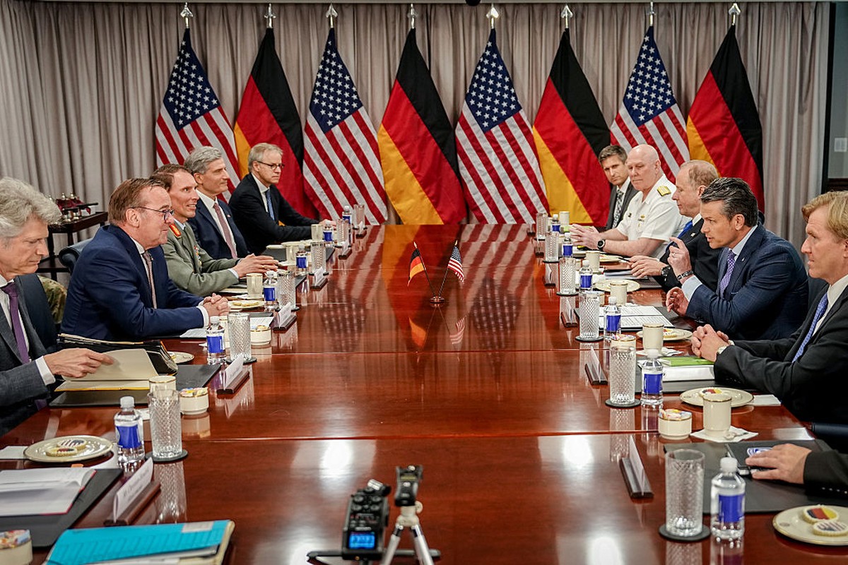 Ontwikkelingen in de Duitse militaire samenwerking: de Amerikaanse weigering om langeafstandsraketten te integreren