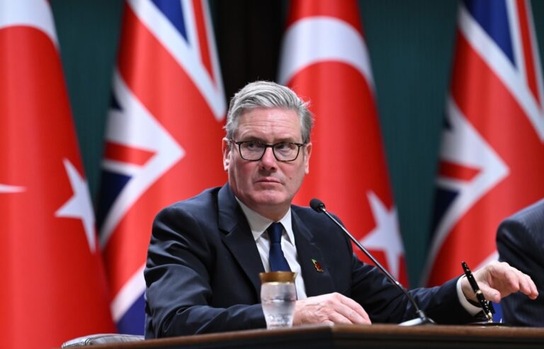 Verenigd Koninkrijk registreert hoogste wapenexporten ooit in 2025