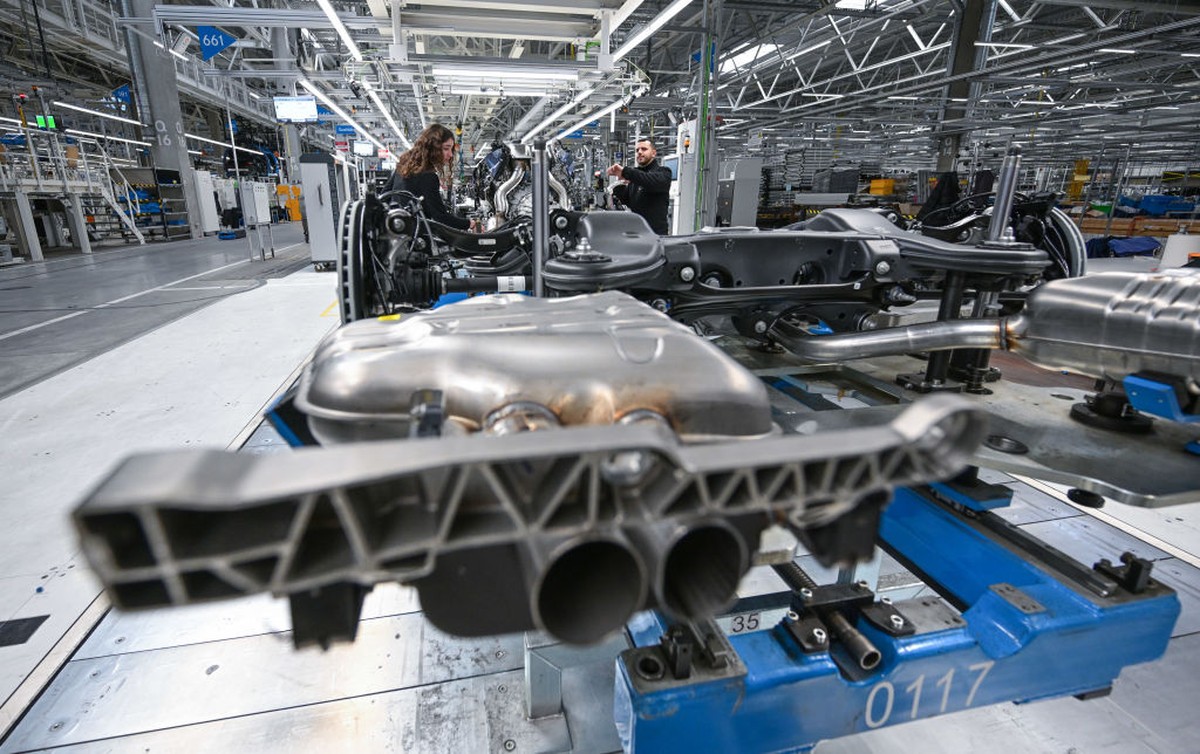 Von der Leyen wijzigt haar standpunt over het verbod op benzine- en dieselauto's in 2035, bevestigt EPP-leider