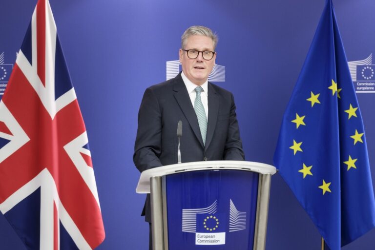 Britse Politiek in Beweging: Starmer's Toekomstplannen en Europa Bindings