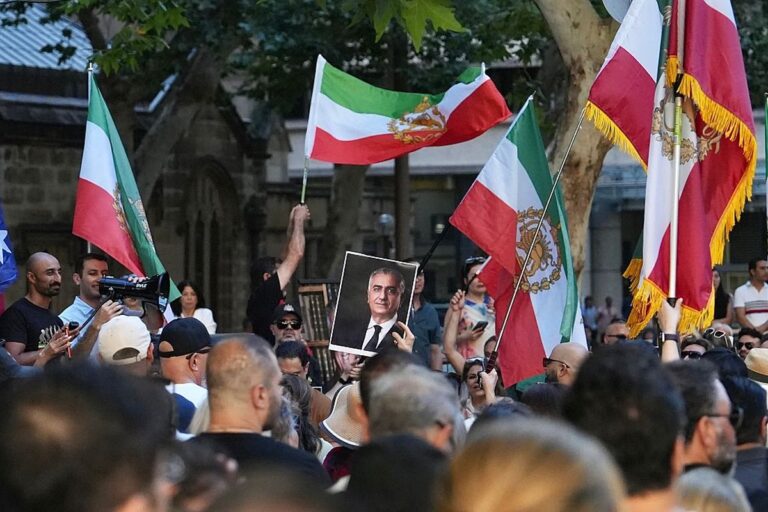 Nieuwe protesten in Iran: de zoon van de sjah roept op tot stadscentrum overname