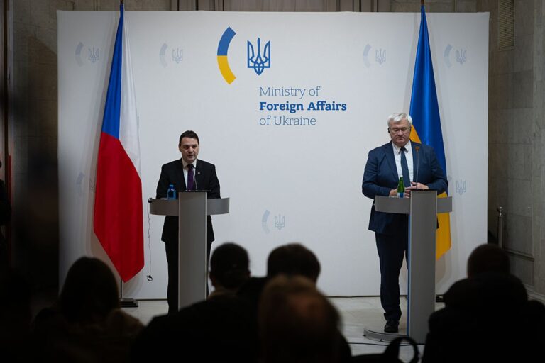 Prag neemt afstand van pro-Russische zorgen met bezoek aan Kiev