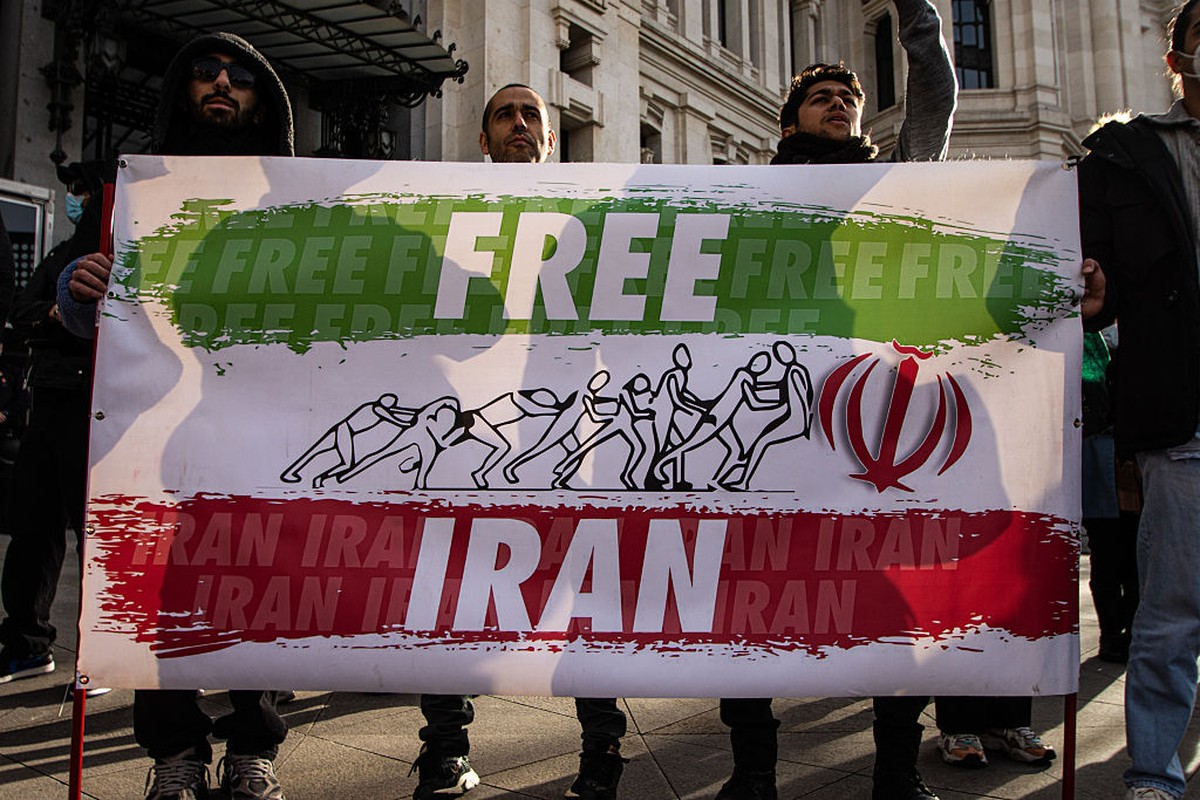 Rapport over doden bij protesten in Iran: Toenemende zorgen over gewelddadige onderdrukking