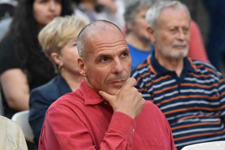 Yanis Varoufakis onder vuur vanwege uitspraken over ecstasy-ervaring